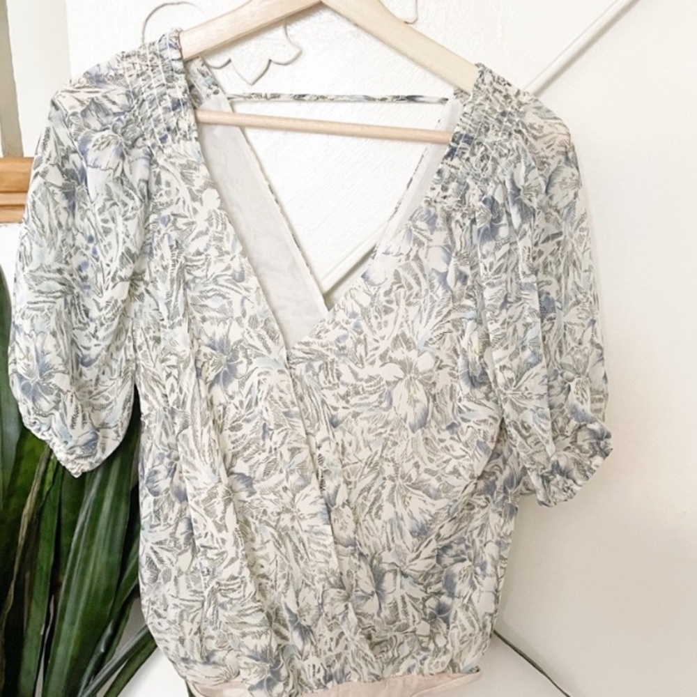 ASTR floral print V-neck bodysuit short sleeves S